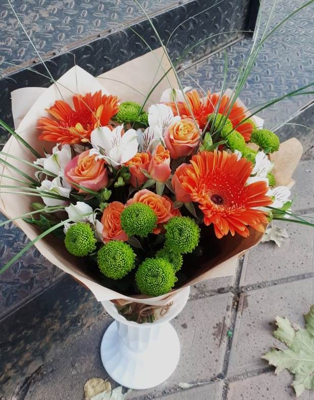 Букет цветов из: Герберы, Хризантемы, Альстромерии и Розы в Горы