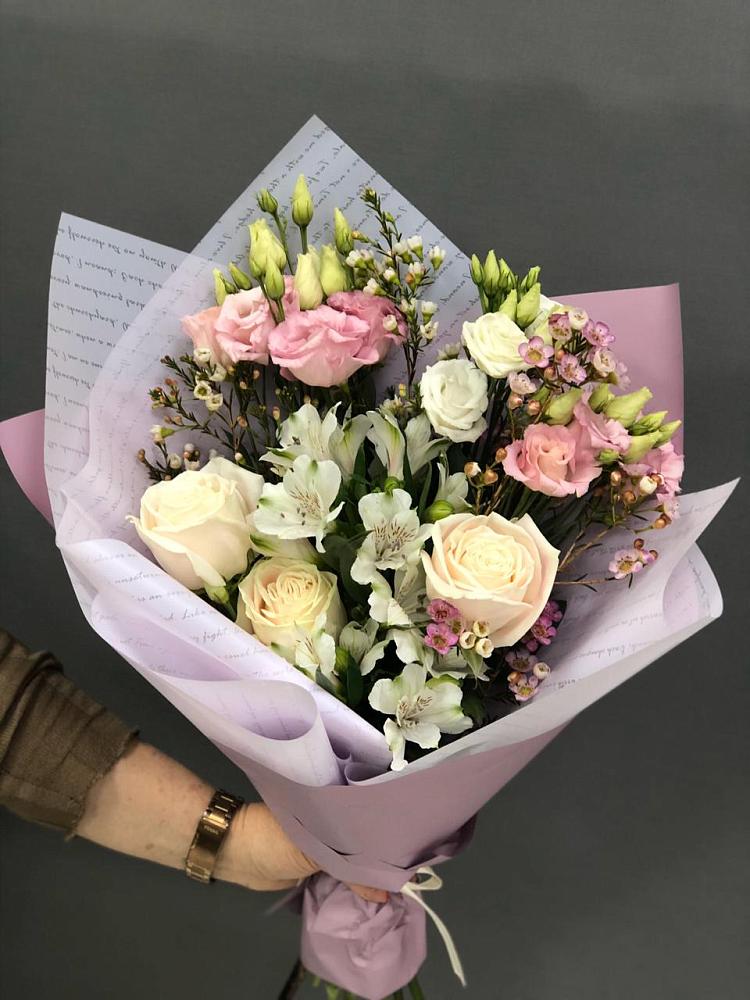 Букет цветов из: Альстромерии, Розы и Лизиантусы в Горы