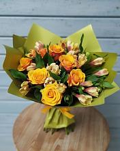Букет цветов из:  Альстромерии и Розы в Горы