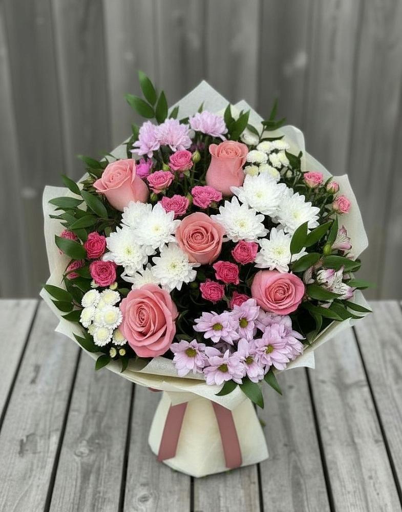 Букет цветов из: Альстромерии, Гвоздики, Розы и Хризантемы в Горы