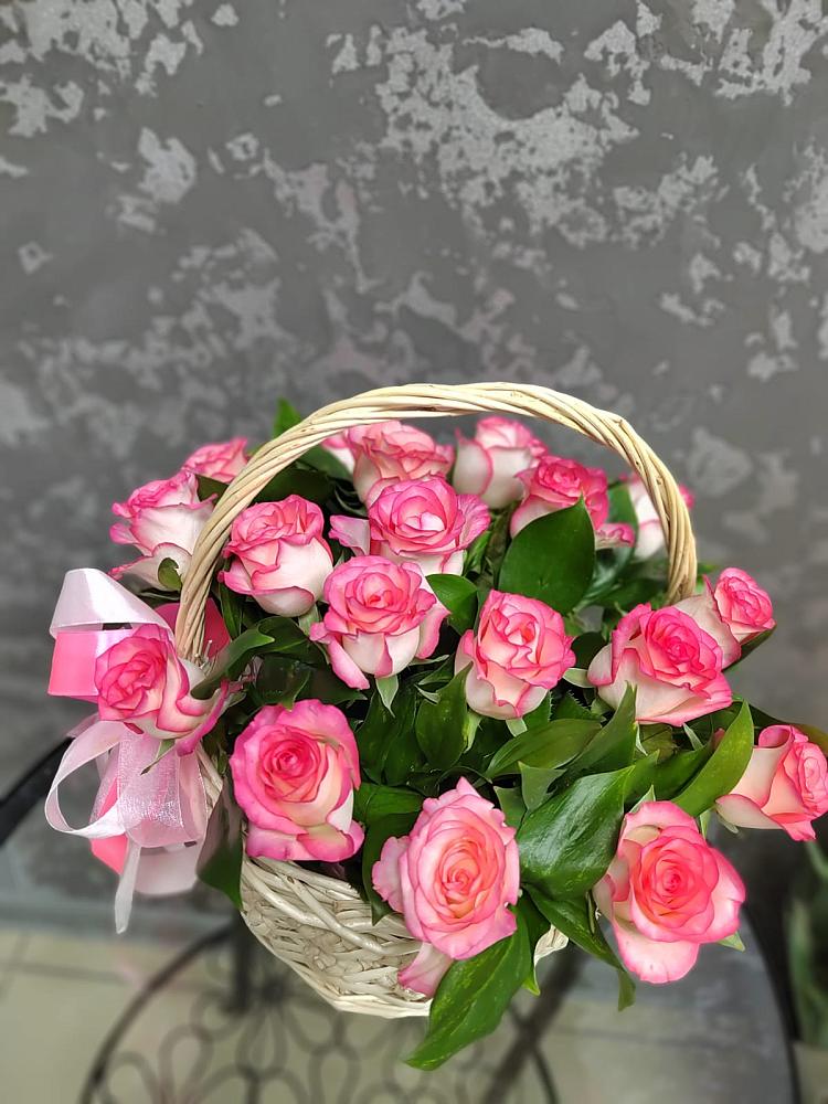 Цветочная композиция из Розы в корзине в Горы