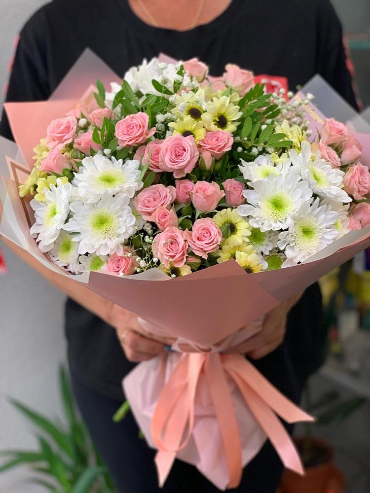 Букет цветов из: Розы и Хризантемы в Горы