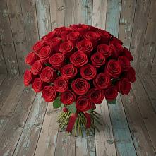 Букет 55 Красных роз Фридом #REPLACE_PRED# Горы
