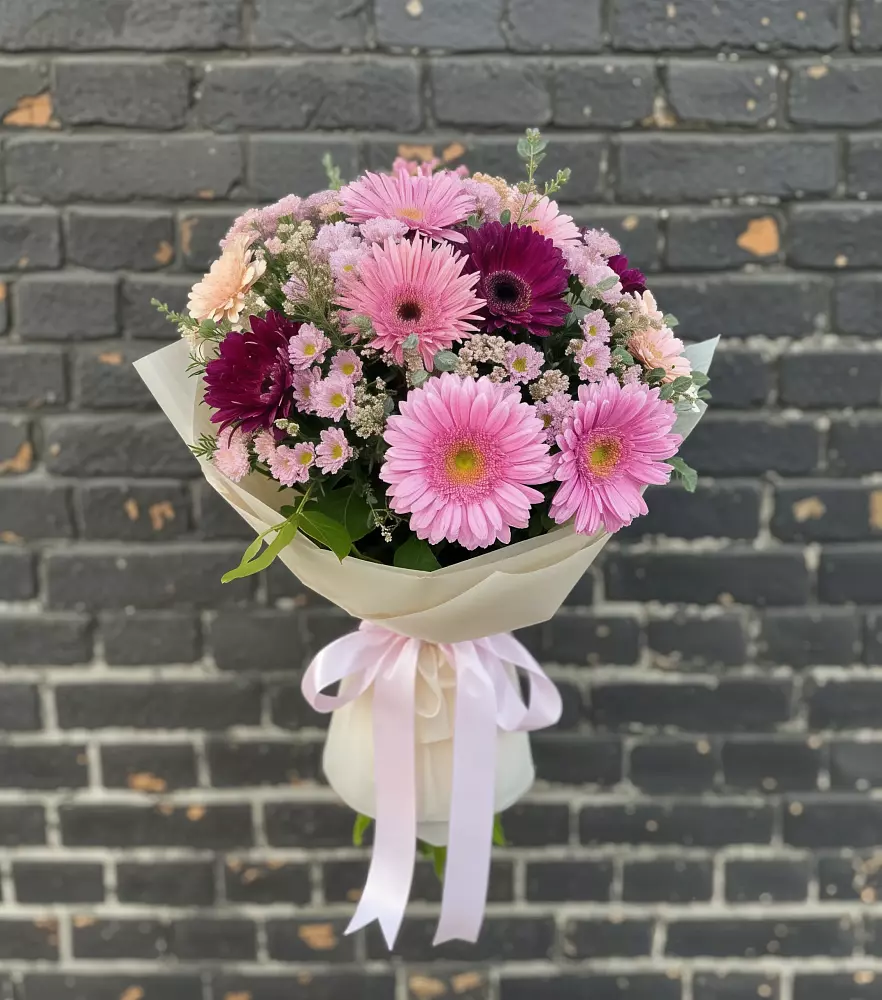 Букет цветов из: Герберы и Хризантемы в Горы