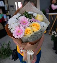 Букет цветов из:  Герберы, Розы и Хризантемы в Горы