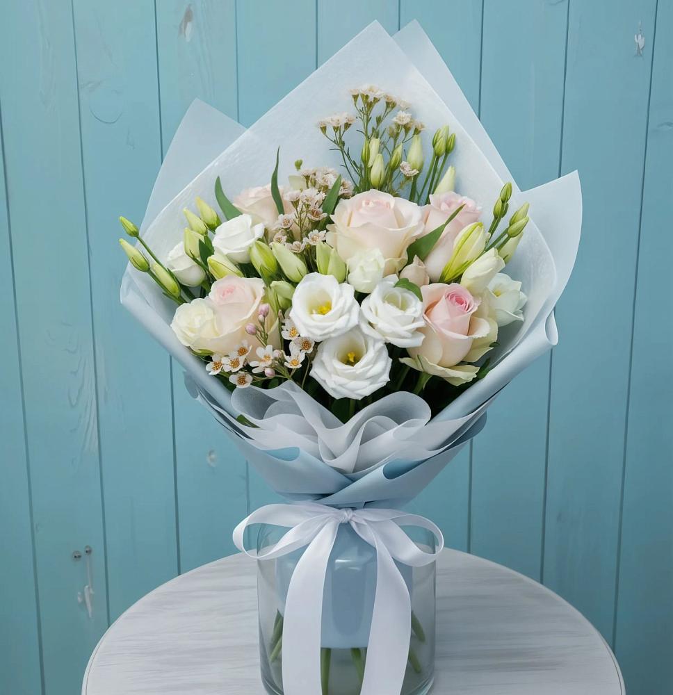 Букет цветов из: Розы и Лизиантусы в Горы