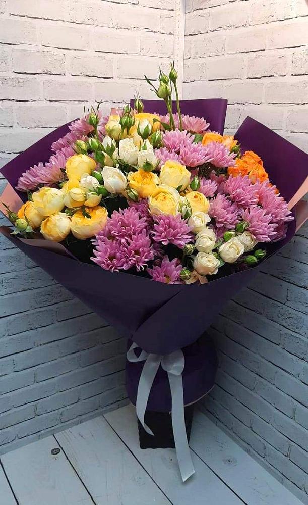 Букет цветов из: Хризантемы и Розы в Горы