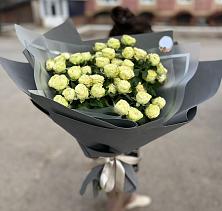 Букет Белые кустовые розы Солинеро в Горы