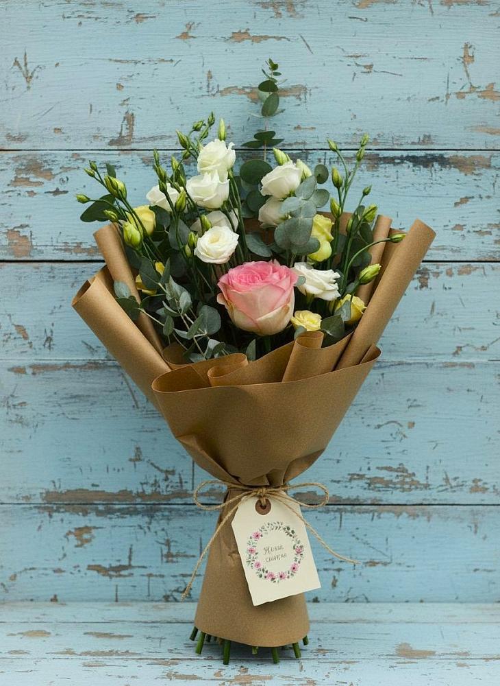 Букет цветов из: Розы и Лизиантусы в Горы