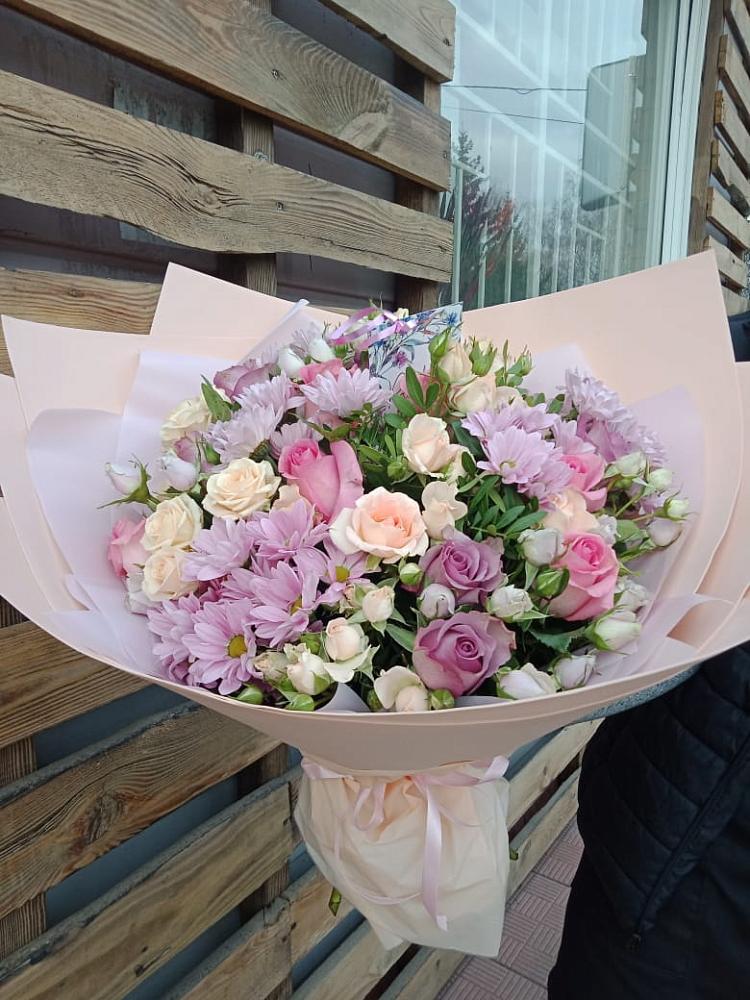 Букет цветов из: Розы и Хризантемы в Горы