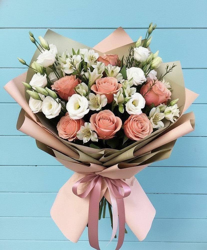 Букет цветов из: Розы, Альстромерии и Лизиантусы в Горы