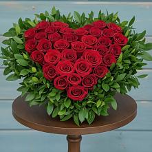 Цветочная композиция из Розы в виде сердца в Горы