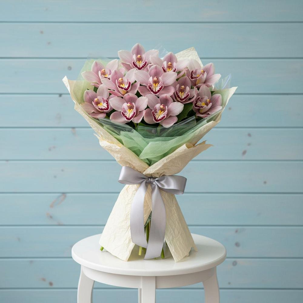 Букет цветов из: Орхидеи и Розы в Горы