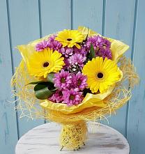 Букет цветов из:  Хризантемы и Герберы в Горы