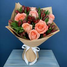 Букет цветов из:  Розы и Альстромерии в Горы