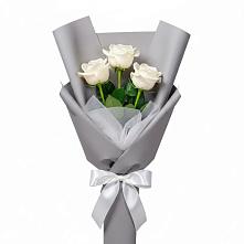 Букет 3 белые розы в Горы