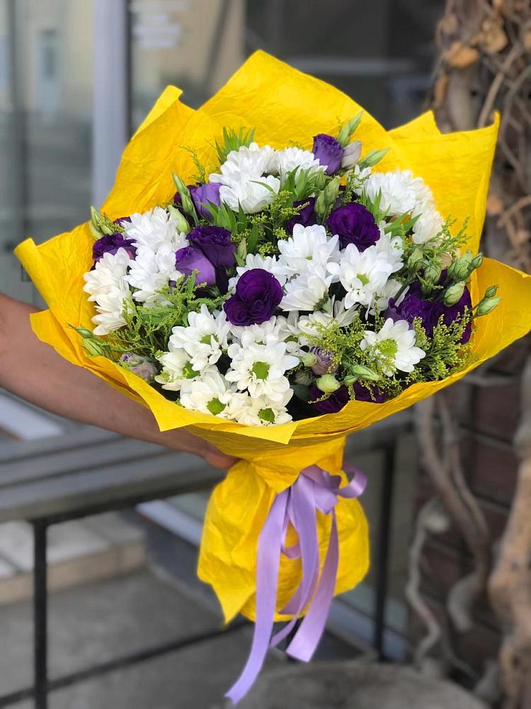 Букет цветов из: Ирисы, Хризантемы и Ромашки в Горы