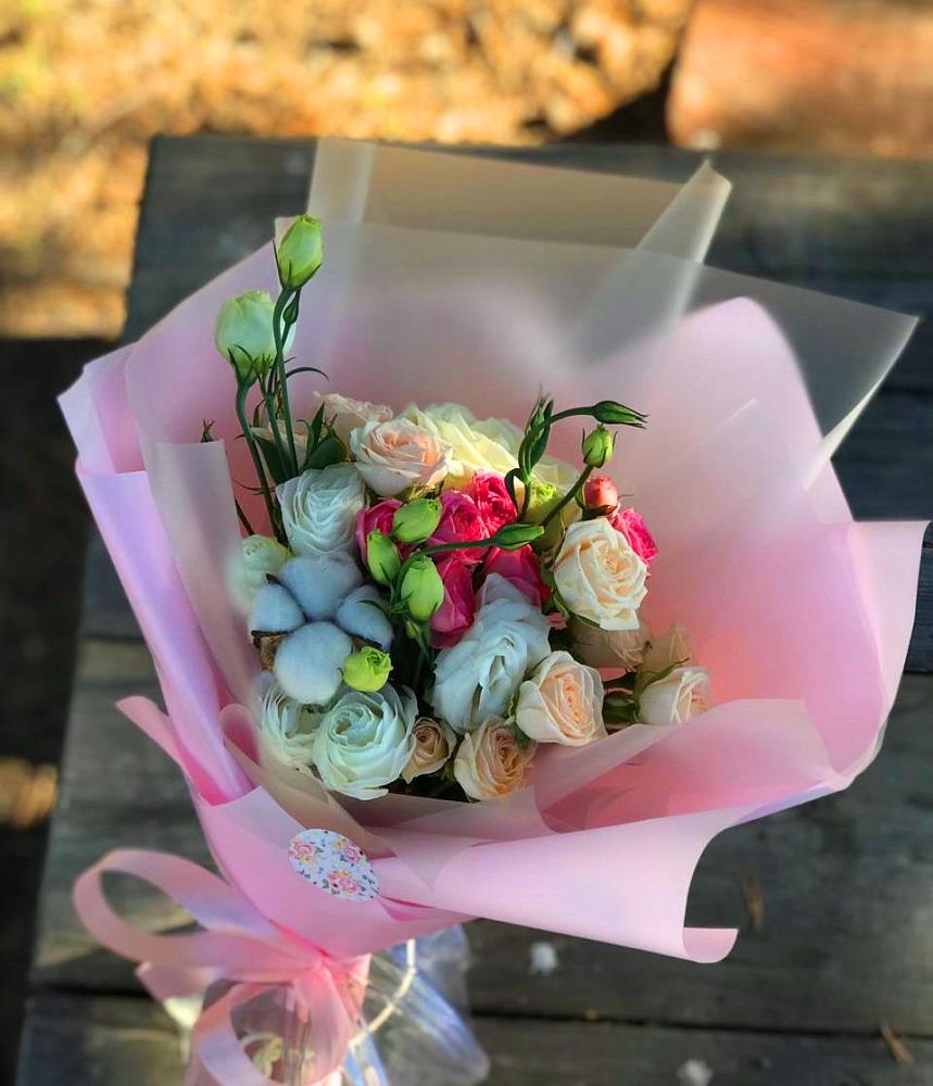 Букет цветов из: Розы и Лизиантусы в Горы