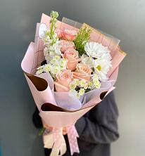 Букет цветов из:  Хризантемы и Розы в Горы