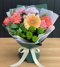 Букет цветов из:  Гвоздики, Розы, Герберы и Хризантемы #REPLACE_PRED# Горы