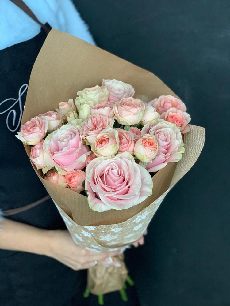 Букет цветов из: Хризантемы и Розы в Горы