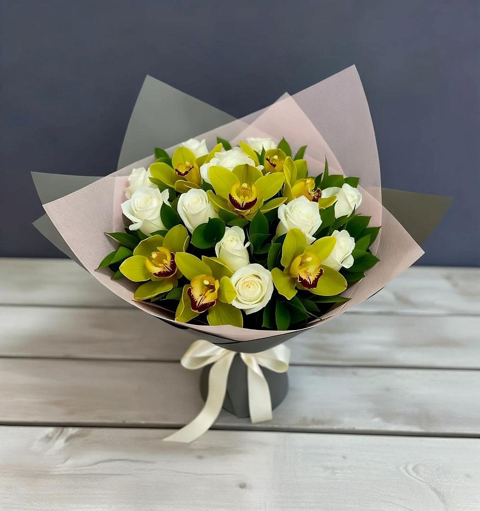 Букет цветов из: Орхидеи и Розы в Горы