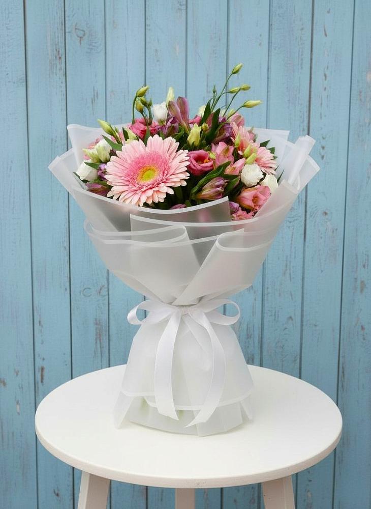 Букет цветов из: Герберы, Альстромерии и Лизиантусы в Горы