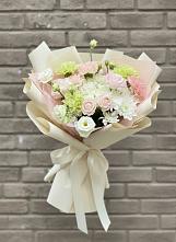 Букет цветов из:  Гвоздики, Розы, Лизиантусы и Хризантемы в Горы