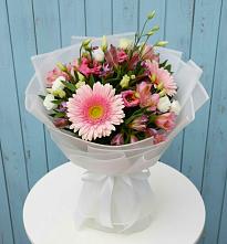 Букет цветов из:  Герберы, Альстромерии и Лизиантусы в Горы