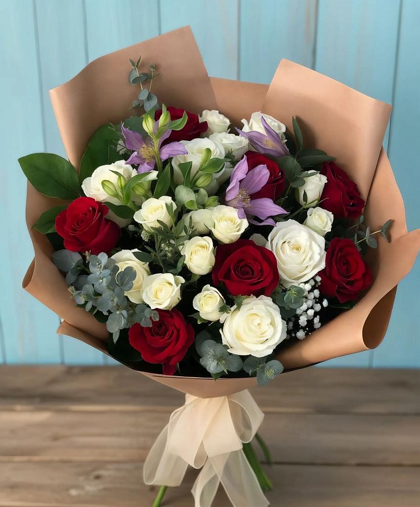 Букет цветов из: Розы и Альстромерии в Горы