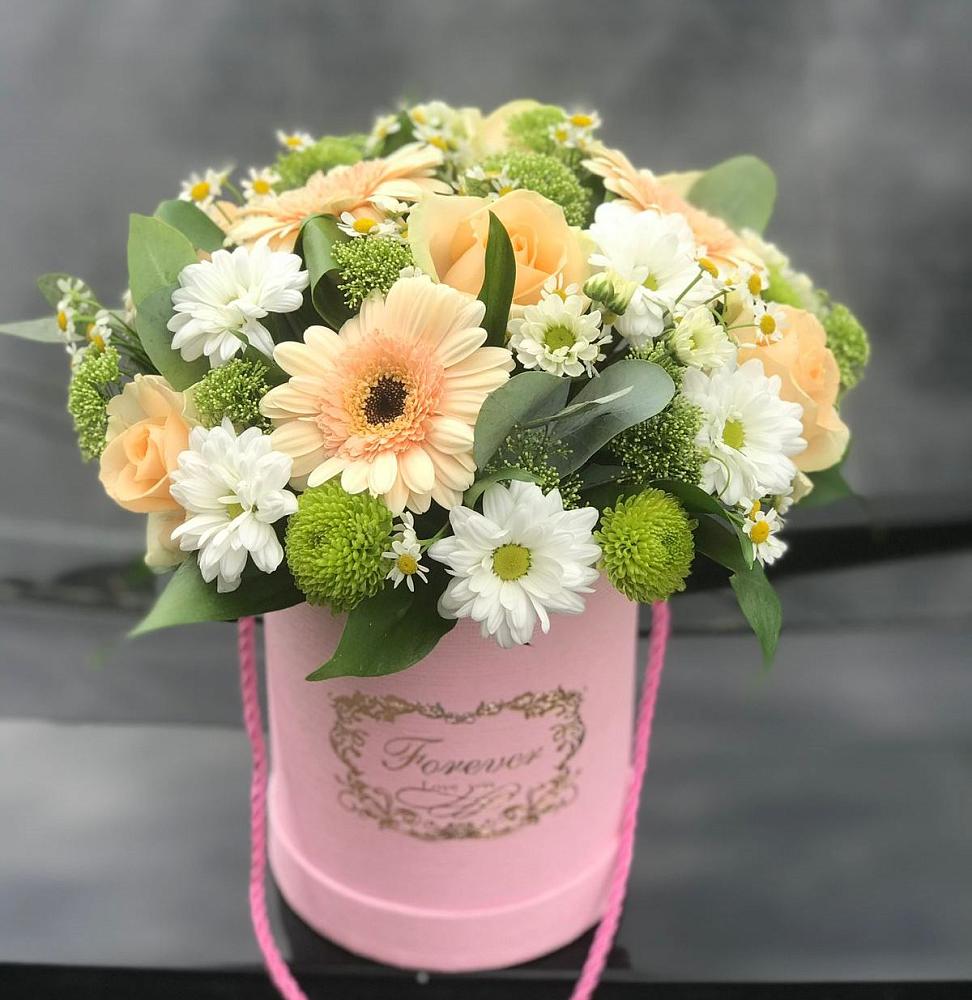 Цветочная композиция из Розы, Герберы и Хризантемы в шляпной коробке в Горы