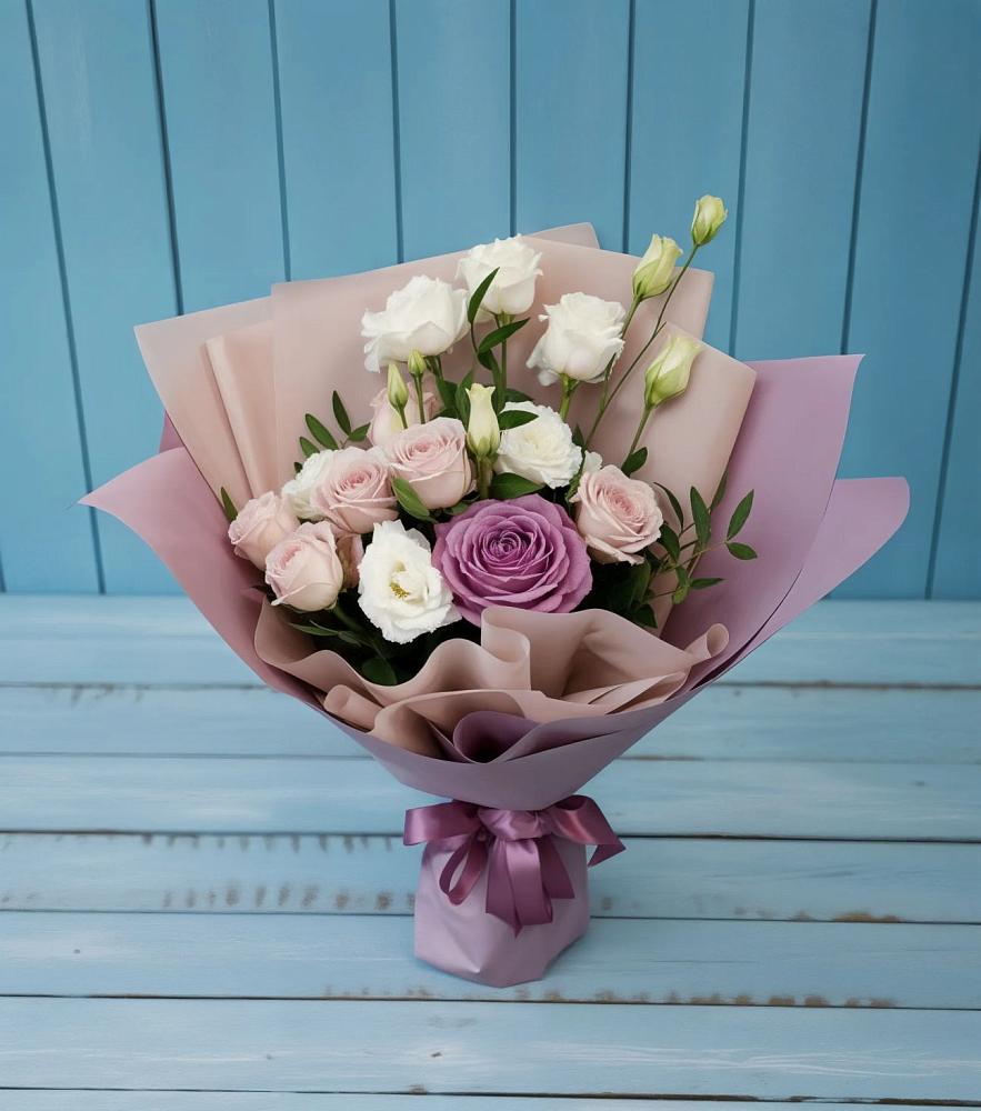 Букет цветов из: Розы и Лизиантусы в Горы